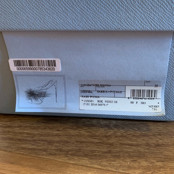 Prada feather heels - Picture 4 of 10